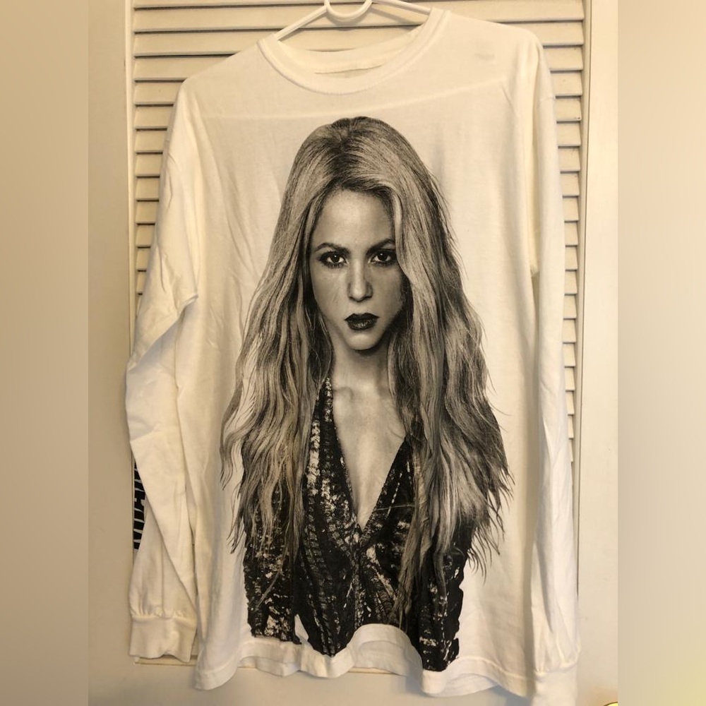 Shakira Super Bowl long sleeve size medium